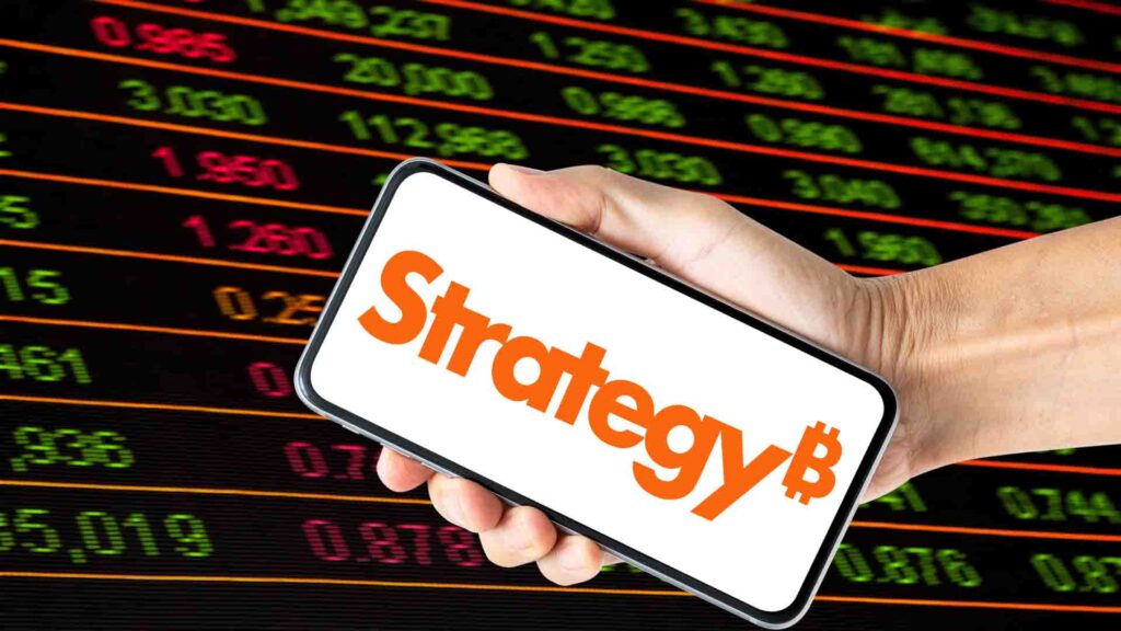 Can MSTR Price Break Above $387 Resistance or Slide To $300 Support
