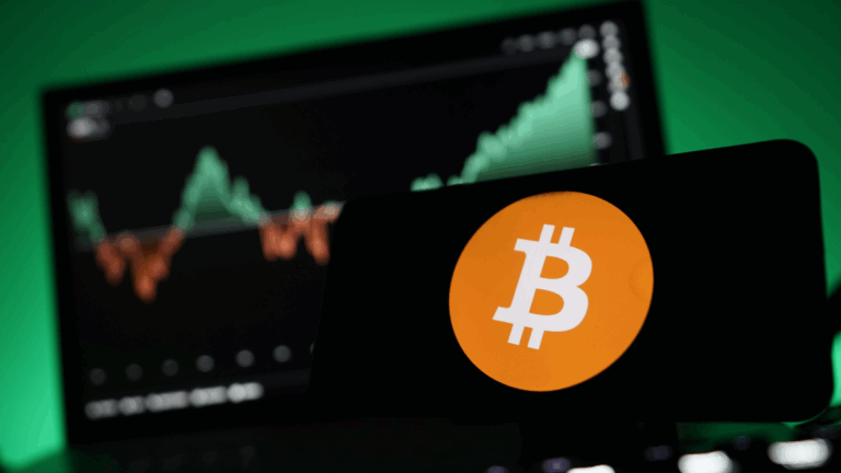 Биткоин штурмует новые вершины: что это значит для инвесторов