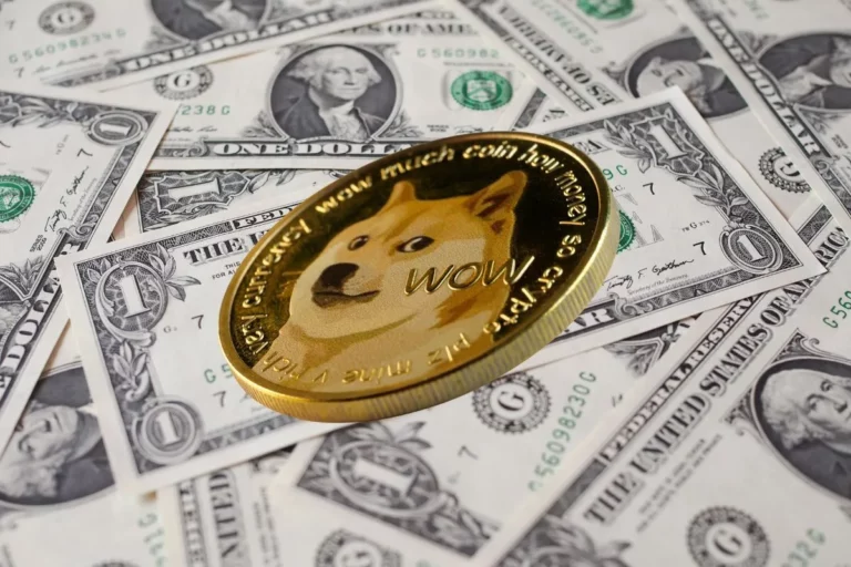 Dogecoin acaricia el dólar y despierta expectativas de un nuevo rally