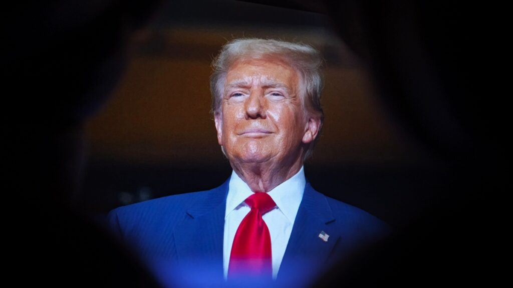 Трамп стал одним из крупнейших держателей биткоина