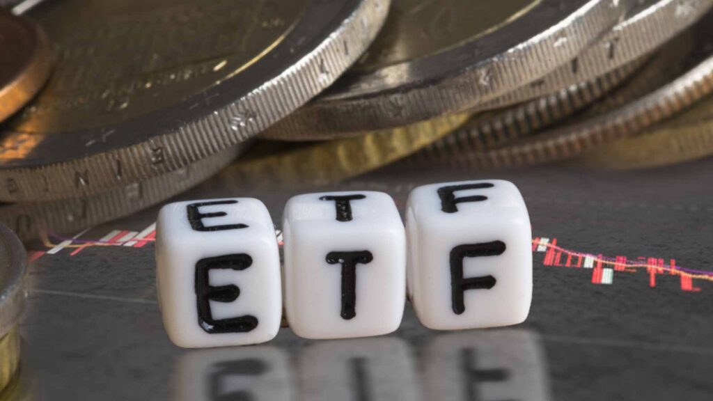 Crypto Market Crash Risk Rise as Bond Yields Rise, ETF Outflows Jump